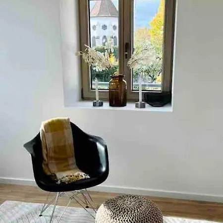 Apartment Walking Steps From Geneva